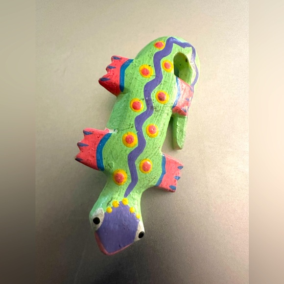 Artist HandPainted Wood Gecko Lizard Chameleon Pin Brooch Handmade Made USA OOAK - Picture 3 of 4
